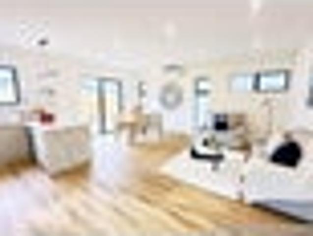 Bucklands Beach, 5 bedrooms, $1000 pw