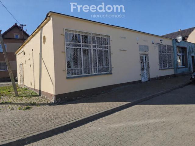 Budynek Handlowy w centrum Marzęcina