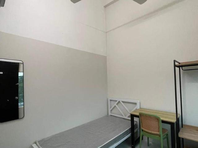 Budget Friendly Room near Proton Hicom Factory, Kota Kemuning