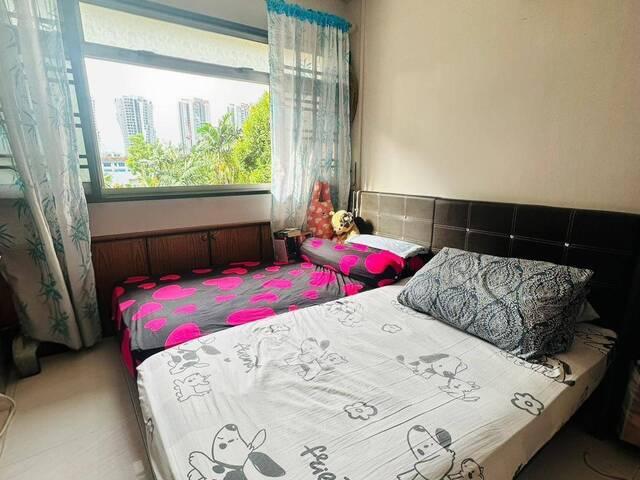 City Budget Rental Redhill MRT, Share Common Room with AC for Working Female