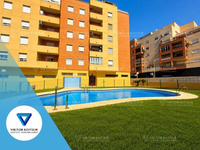 Buen piso con piscina tenis y garaje