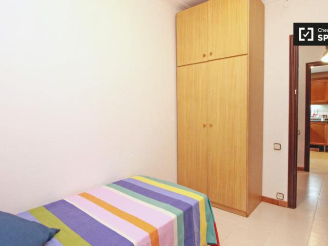Buena habitación en piso de 3 dormitorios, Eixample, Barcelona