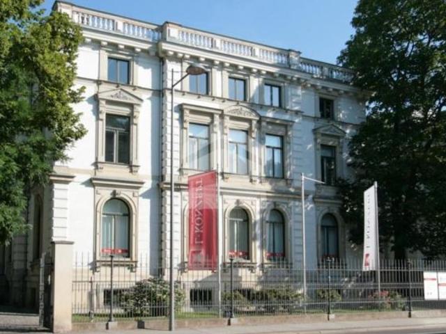 BUERO.flächen mit 1.076 m² Terrassen, Garten und Stellplätzen in Stadtvilla am Rosental