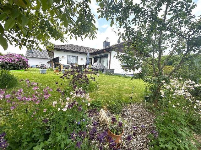 Bugalow in grüner ruhiger Ortsrandlage im Hunsrück, kleiner Ort Nähe Zell Mosel, Nähe Blankenrath