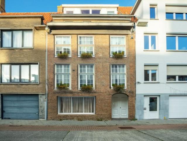 BUITENKANS! Vergund, te renoveren appartementsgebouw met 3