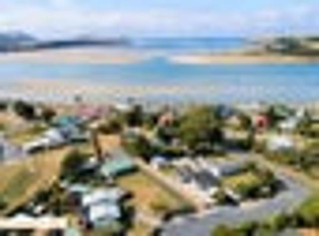 Build Beside The Seaside in Pounawea?