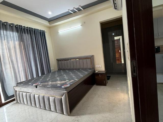 Builder Floor Sector 55 1.5 Bedroom 750 Sq. Ft. Builder Floor in Sector 55 Gurgaon Listing ID: #9922