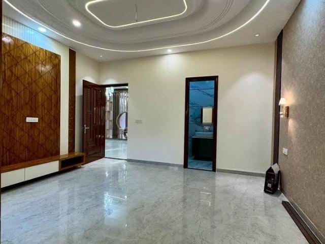 Building Floor 3.5 Bedroom 3150 Sq. Ft. Builder Floor in Sector 35 Faridabad Listing ID: #8822