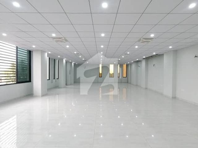 Building Of 4500 Square Feet In F 8 Is Available