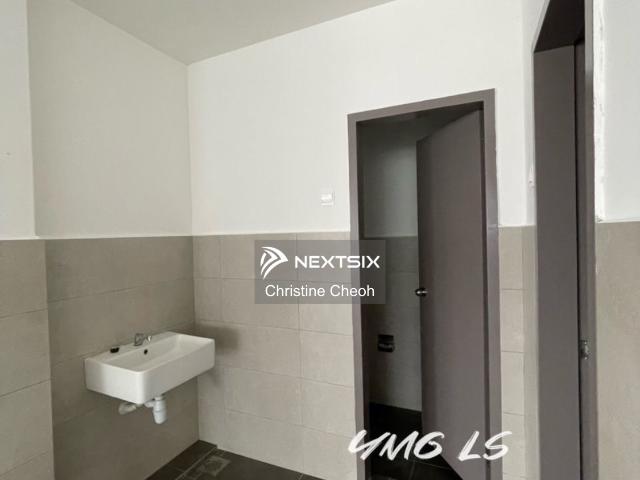 Built up area: 1621 sqft Land size: 20'x60' GATED & GUARDED individual title 3R3B Yard: Can fit 2 carpark + another 2 outside of gate total 4 carparks