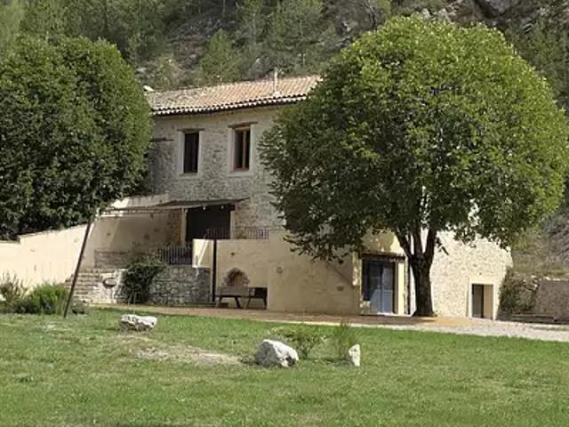 Buis les Baronnies 26170 Achat / Vente maison 7 pièces t7 jardin terrasse