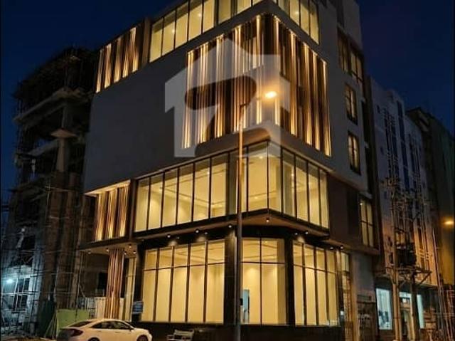 Bukhari commercial very modern 200 sq. Yards 3 side corner building main location best for brands attached to dha mall