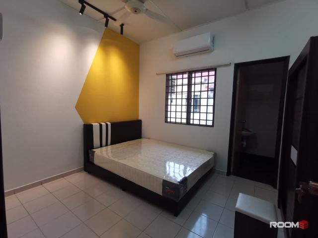 Bukit Tinggi 2 Middle Room For Rent