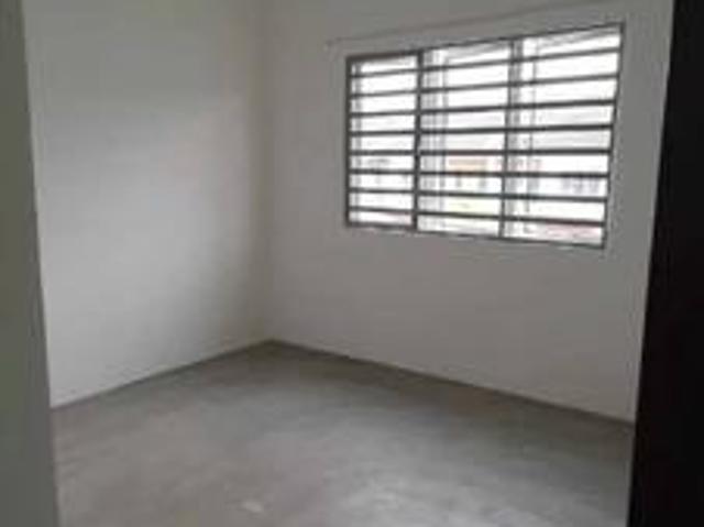 Bukit Banyan Town House Upper Unit For Sale