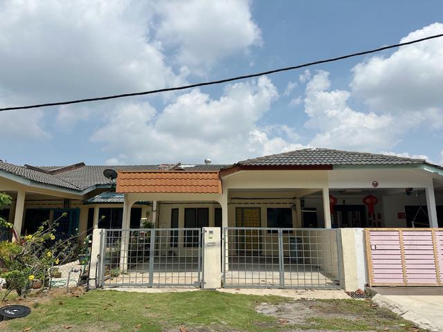 Bukit Beruang Bunga Raya 1Sty House Good Condition Facing Land