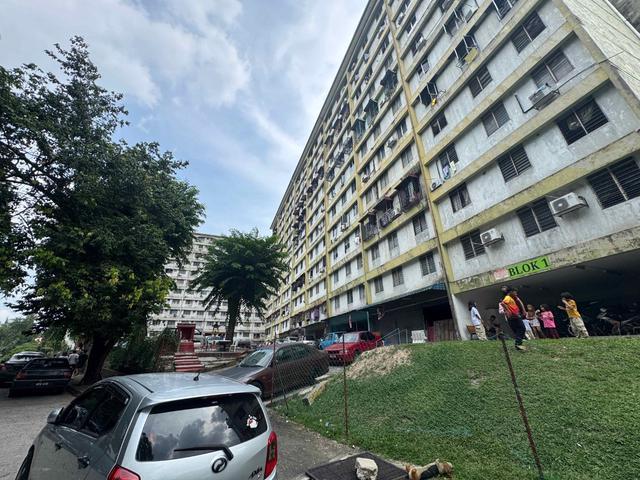 Bukit Cheras Apartment Blok 1 with Lift Freehold 753sf 3room Tenanted