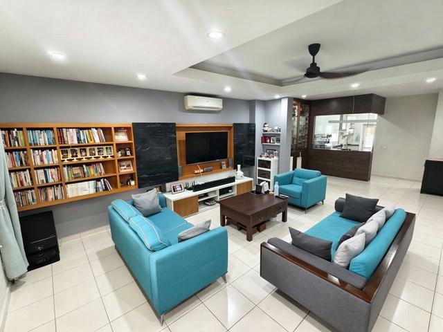 Bukit Indah 8 Double Storey Renovated Extended Northwest Well Unit