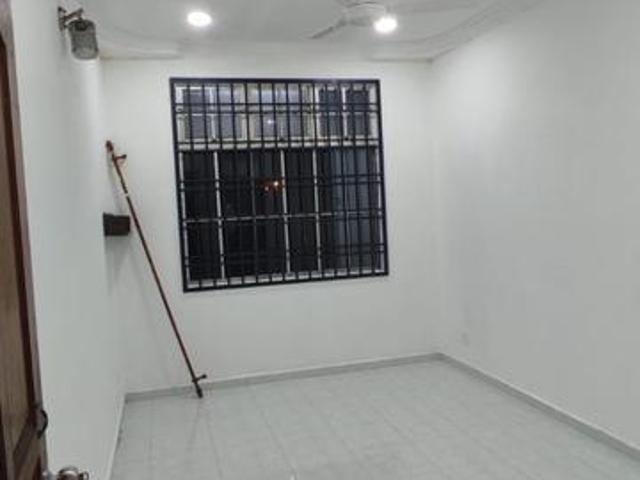 Bukit Indah 1Storey with 3Aircon 2Heater Near CW Bus Stop