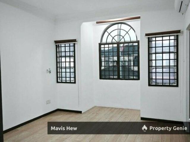 Bukit Indah/ 2 Storey/ Part Furnished/ Brand New Condition For Rent