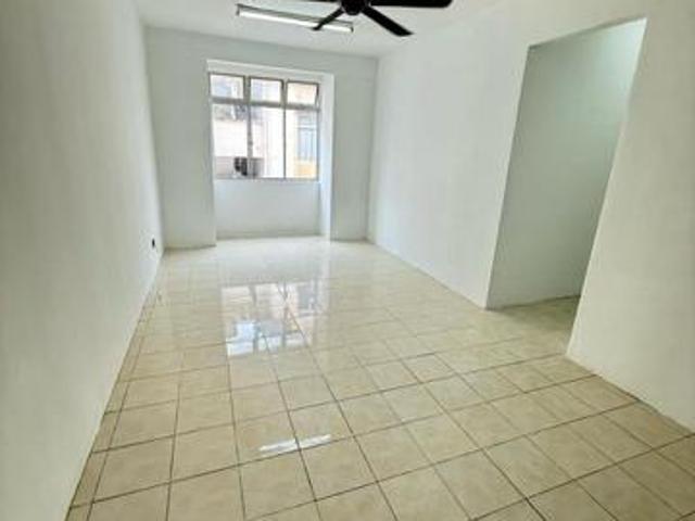 Bukit Indah Flat 3bed 2bath freehold Non bumi for sale