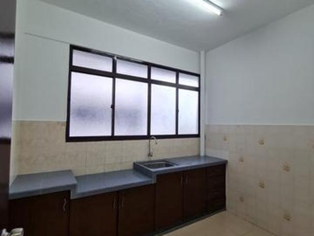 Bukit Jambul Flat For Sale Corner Lot Golf View Low Floor
