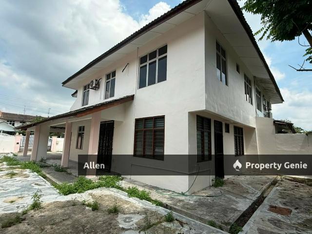 Bukit Kempas – Spacious 4BR Semi D with Massive Land Area