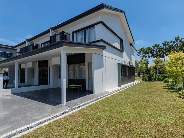 Bukit Puchong New Landed house gated and guarded
