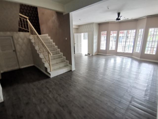 Bukit Puchong Double Storey Nice Big House