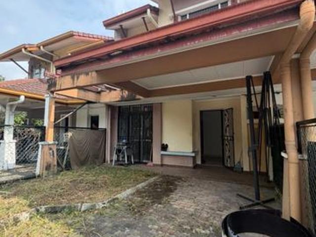 Bukit raja Makyong Gamelan 2sty 2070sqft Nice unit for sale