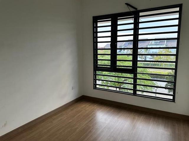 Bukit Raja Double Storey Partially Furnsihed below Market Value rdy in