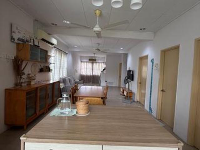 Bukit Rimau Townhouse with Full furnished For Rent Direct Owner