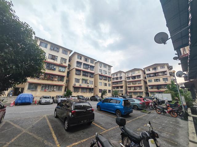 Bukit Serdang Apartment Pangsapuri Orkid Middle Floor For Sale