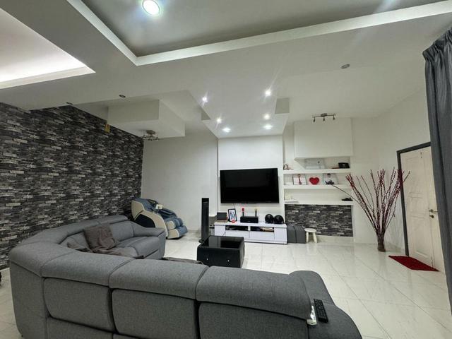 Bukit Suria 2 storey linkhouse with Freehold Gated Guarded