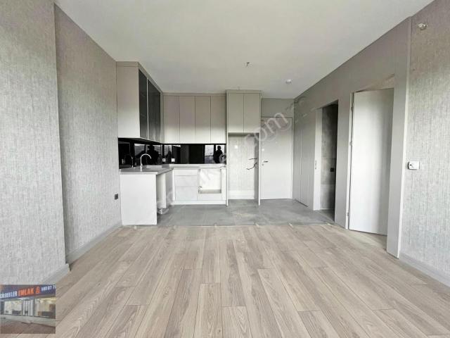 Bulvar Üzeri 1011 Tower'da 1+1 10. Kat'ta Ultra Lux 0 Kiralık !