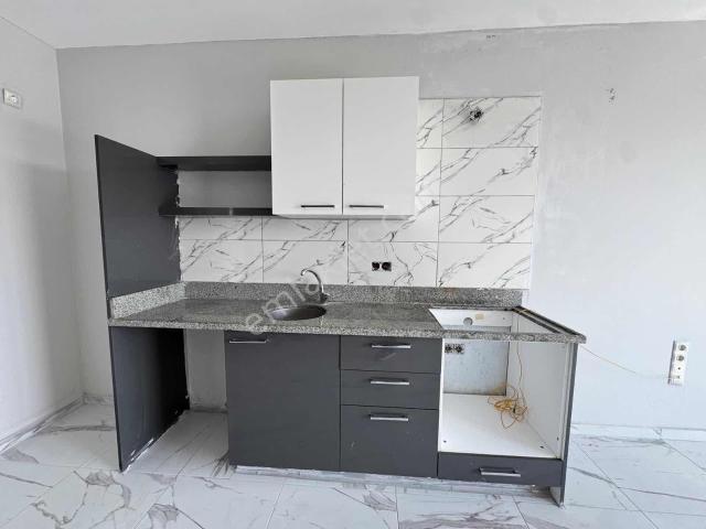 Bulvar Üzeri Satılık 1+1