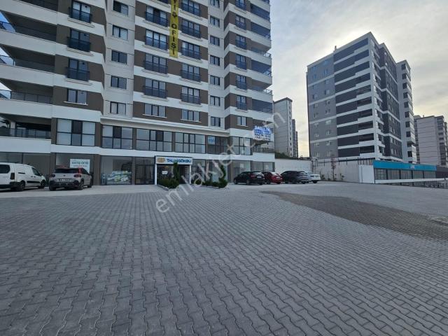 Bulvar Üzerinde Yüksek Görünürlüklü Kiralık İş Yeri