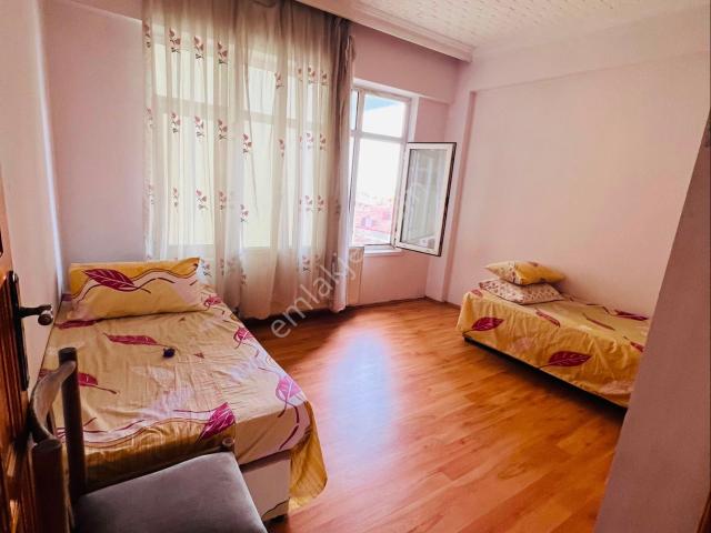 Bulvara Cephe İci Temiz Satılık Daire