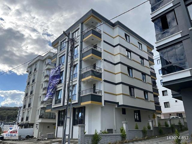 Bulvara İkinci Bina Lüks Sıfır Eşyalı 1+1 İlk Oturan Olun!