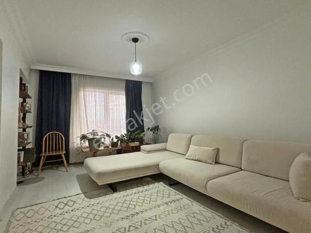 Bulvardan Cadde Üstü,cepheleri Açık,orta Kat,asansörlü 3+1 Daire