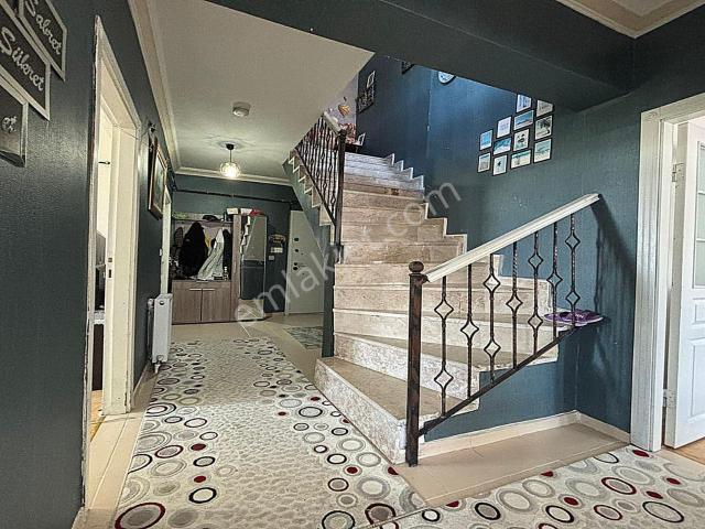 Bulvar'dan Kafkaslarda Kök Tapulu Satılık 5+1 Site İçinde Dübleks Daire
