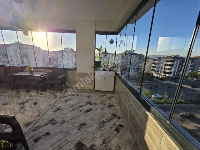 Bülbül Zade Mahallesi De Cadde Üstü Satılık Daire