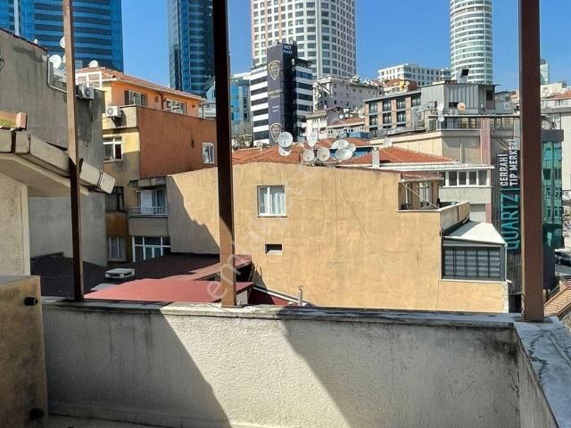 Burç Emlak'tan 19 Mayıs Mah. Kalp Vakfı Arkasında 140 M2 Teraslı Dublex Daire