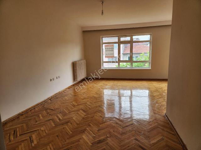 Burak Emlak'dan Kiralık Daire Kurtuluş Cevher Sk. 3+1 B.salon Yapılı