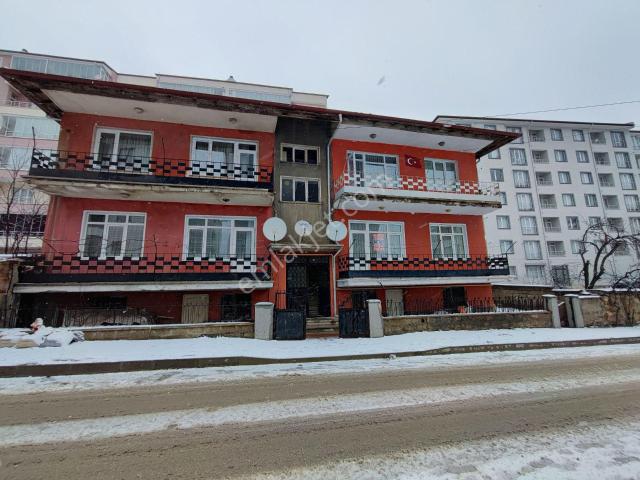 burcu Emlaktan Merkezde Satılık 3+1 Daire