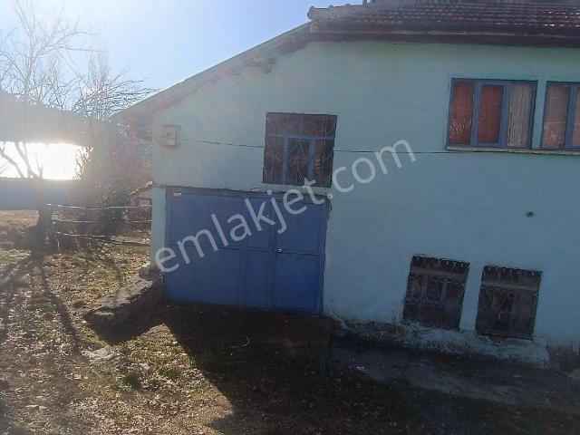 Burdur Yeşil Ova İgdir Köyü 4 Dölüm Arazi İçinde 16 Büyük Baş Hayvan Ahırı