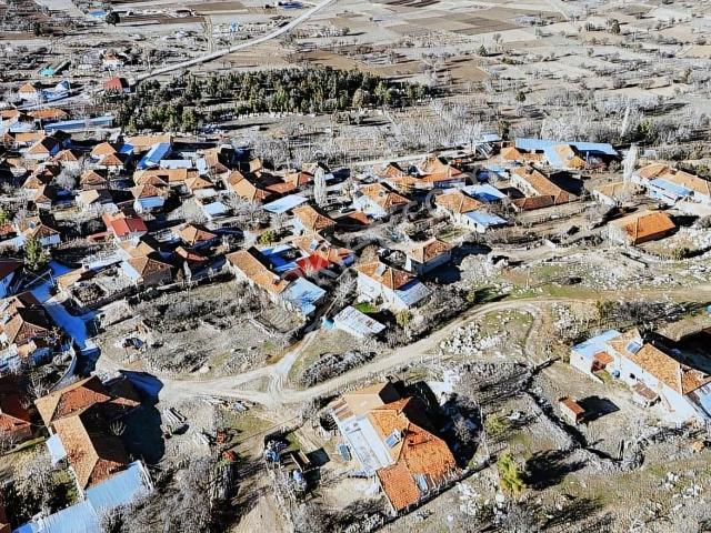 Burdur Yeşilova Büyükyka'da 286 M Arsa Ve 1+1 Müstakil Kerpiç Ev