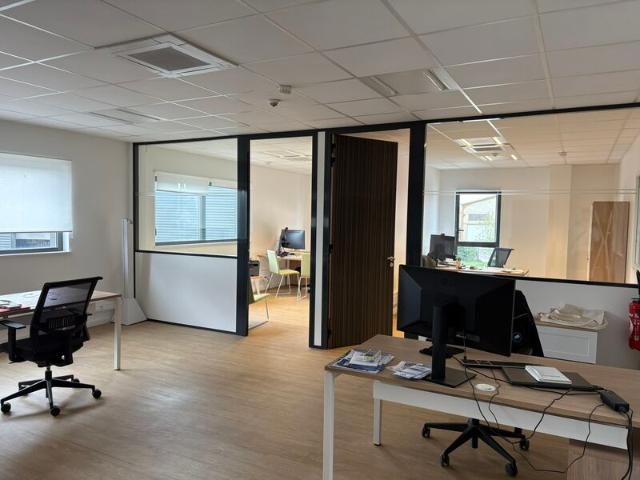 Bureaux avec stockage à louer Chassieu Proximité A43, A46