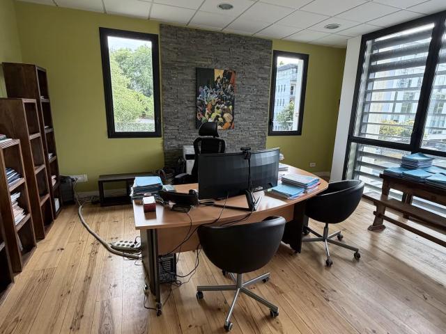 BUREAUX AVEC PARKINGS A LOUER BAYONNE