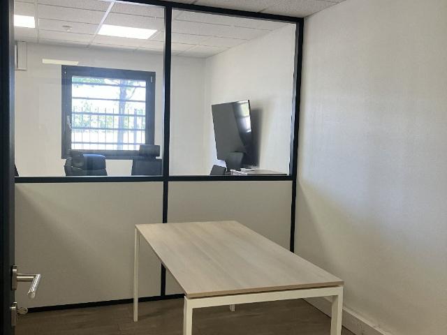 Bureaux à louer 8.30 m² Vénissieux