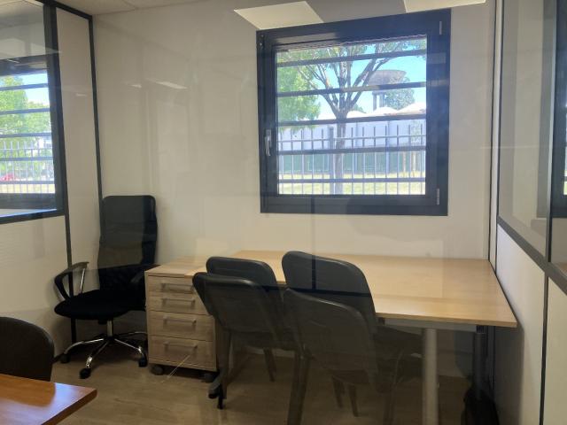 Bureaux à louer 8 m² Vénissieux